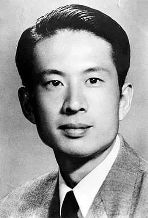 22b872ee502d414a1d3c64ffefc0ae82d8ce4824 馮喆在文革中48歲英年早逝。