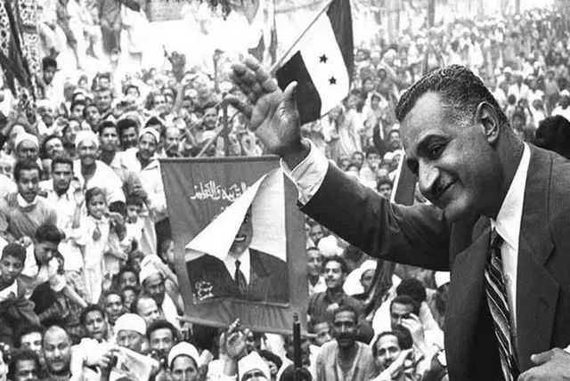 481b33981e94be05c58d8cd1ec79bf23a38fbb11 埃及的納賽爾,收回運河主權被視為英雄