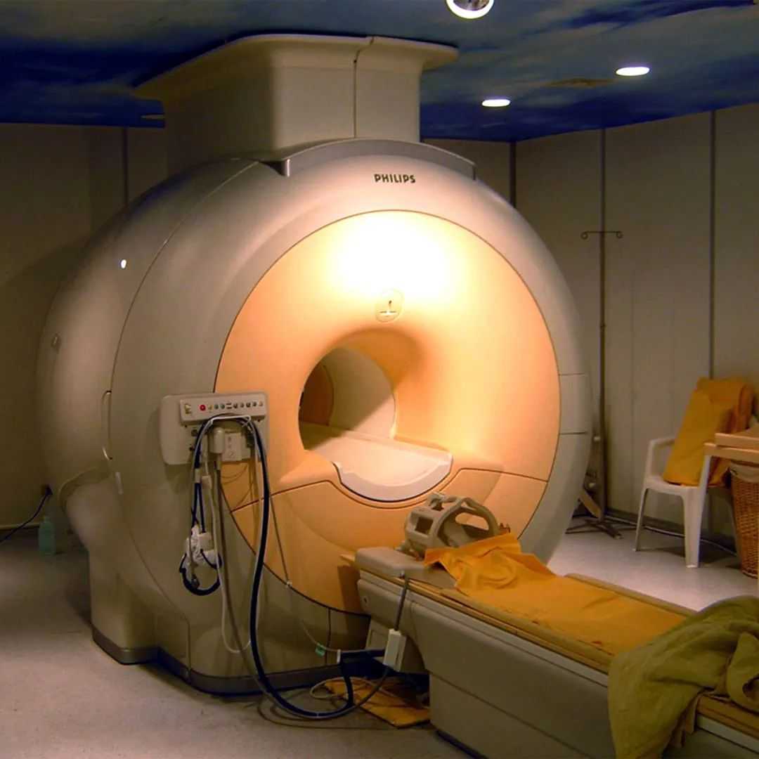 （液氦用於冷卻現代MRI掃描器中的超導磁體 圖：wiki）