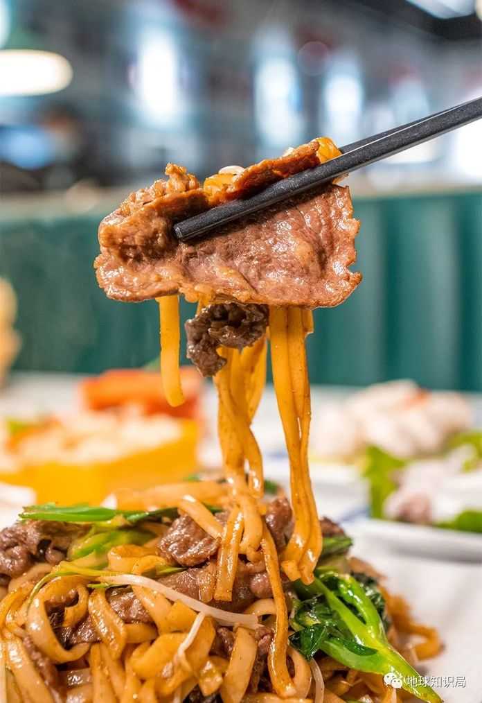 （炒牛肉粿條 圖：圖蟲創意）