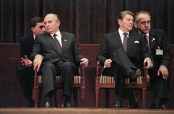 6300226936b164e4b751ee3cf75cc6abc2d70df0 蘇聯即將走向解體