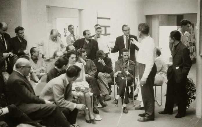 9491f846427973fb222e6219302919d94bd94dd6 = 注意看右二是丹下健三 =