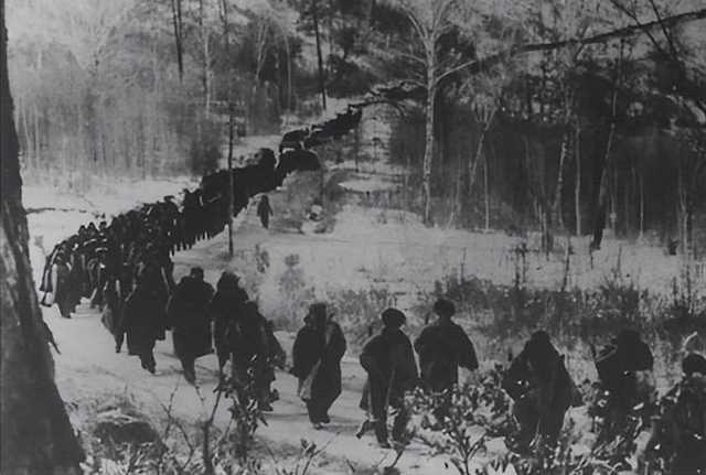 9efc056e0168f8afb715c2524b63c5efc6af683a 會戰指揮部調動了三個鐵道兵師,可見國家的重視