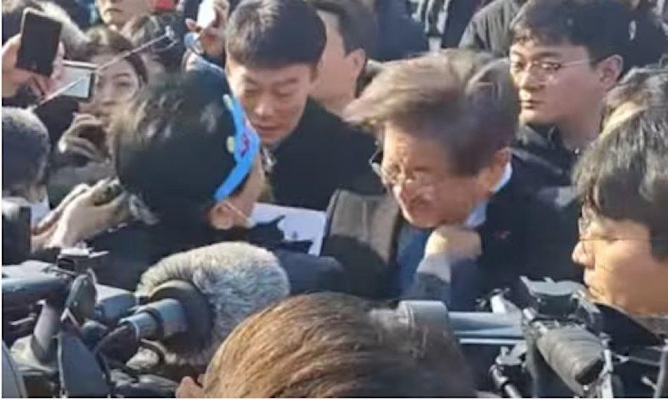 a539bd04-2c6e-4752-8dea-73fe8c17b3e1-1