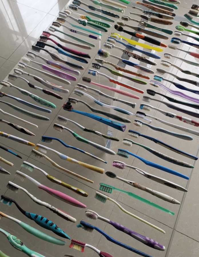 圓形的塑膠部件，