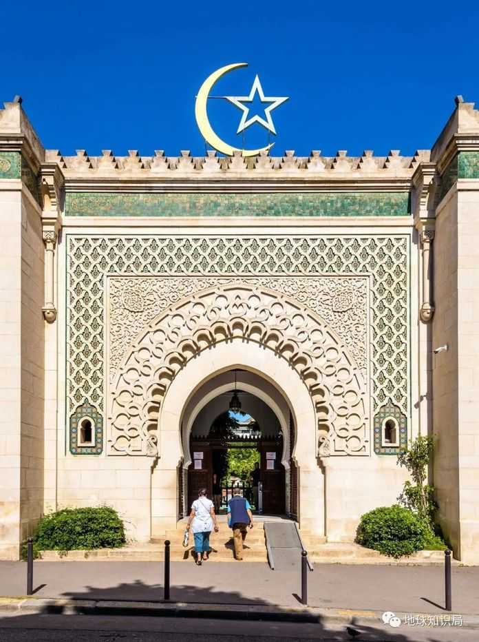 b420ab007d4dd642da0e57e5ddae1a2b9bd23047 (巴黎大清真寺,圖片:olrat / Shutterstock)