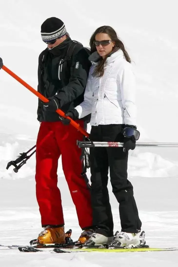 c73fcc1bb5ffa1e12d4d4e53e20e45f52dcc5435_size77_w730_h1093 (图:镜报)