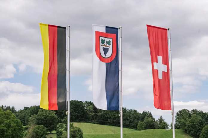 d81665ea8b13f560f5a0b2549aee43c22f5013c1 布辛根的德國瑞士旗幟