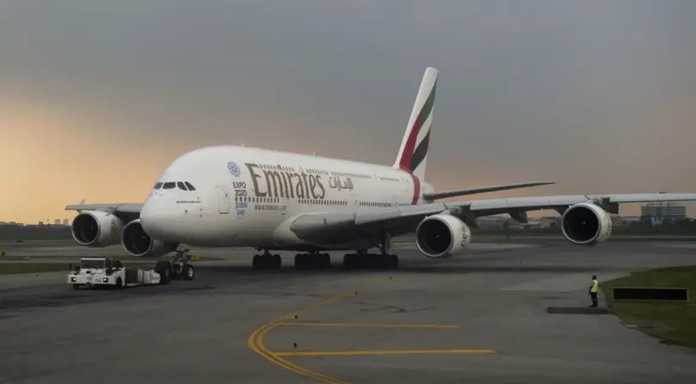 daac3bdd1d3644906769adf527372808726ef67f 從阿聯酋飛往新加坡的航班