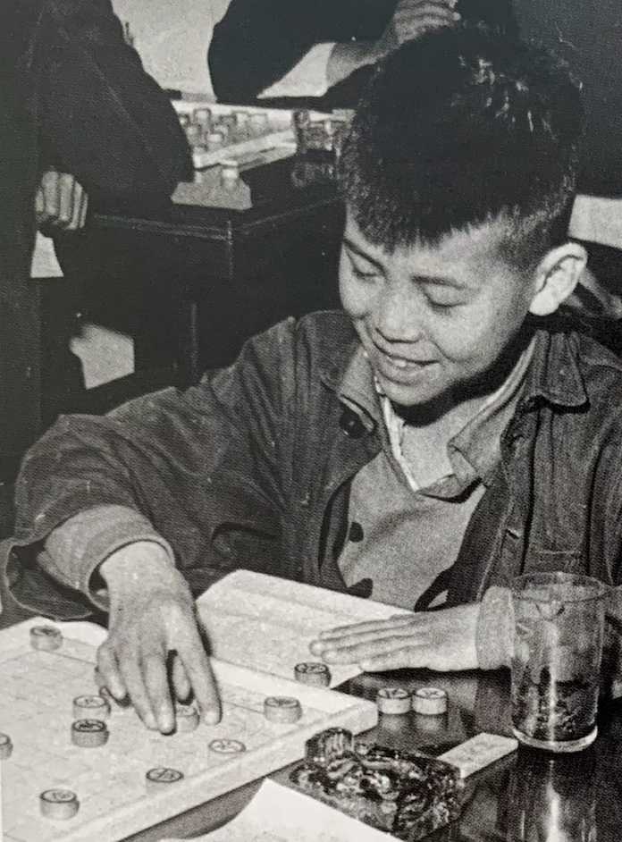 自小，胡榮華就喜愛象棋