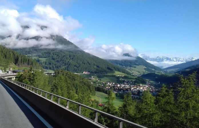 ff1379f62d53d9bf72da04c8f35a88f7c702c799 阿爾卑斯山的山口