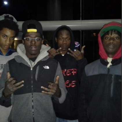 死者Irby（右2）