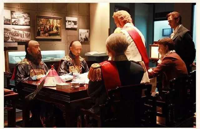 2817a1f94739ea1084cdd4cbcdf3bb35e64233fd 璦琿條約是在俄軍炮口下被迫簽訂的