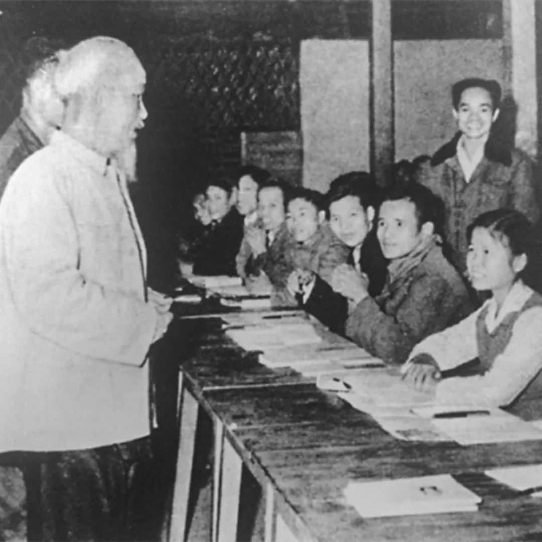 在胡志明眼裡，教育問題與越南的革命事業密切相關