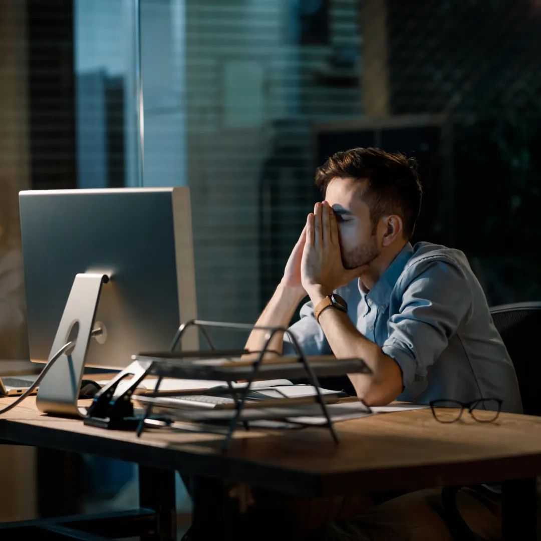 bdef187fe5d415b24864a83532caa6a37b132def 沉迷工作,無法自拔(圖:shutterstock)