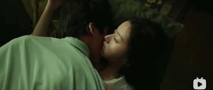 26a9dca663029ed07e484edb4bf93c0a47790ac0 接著推到微醺的臉龐