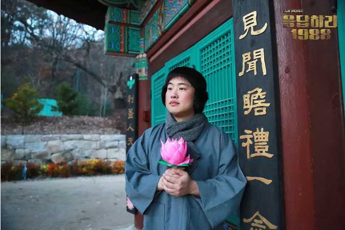 f769e4276916794a1e189b25f19f40c3bbbdc792 可在本劇中,他的形象完全不一樣